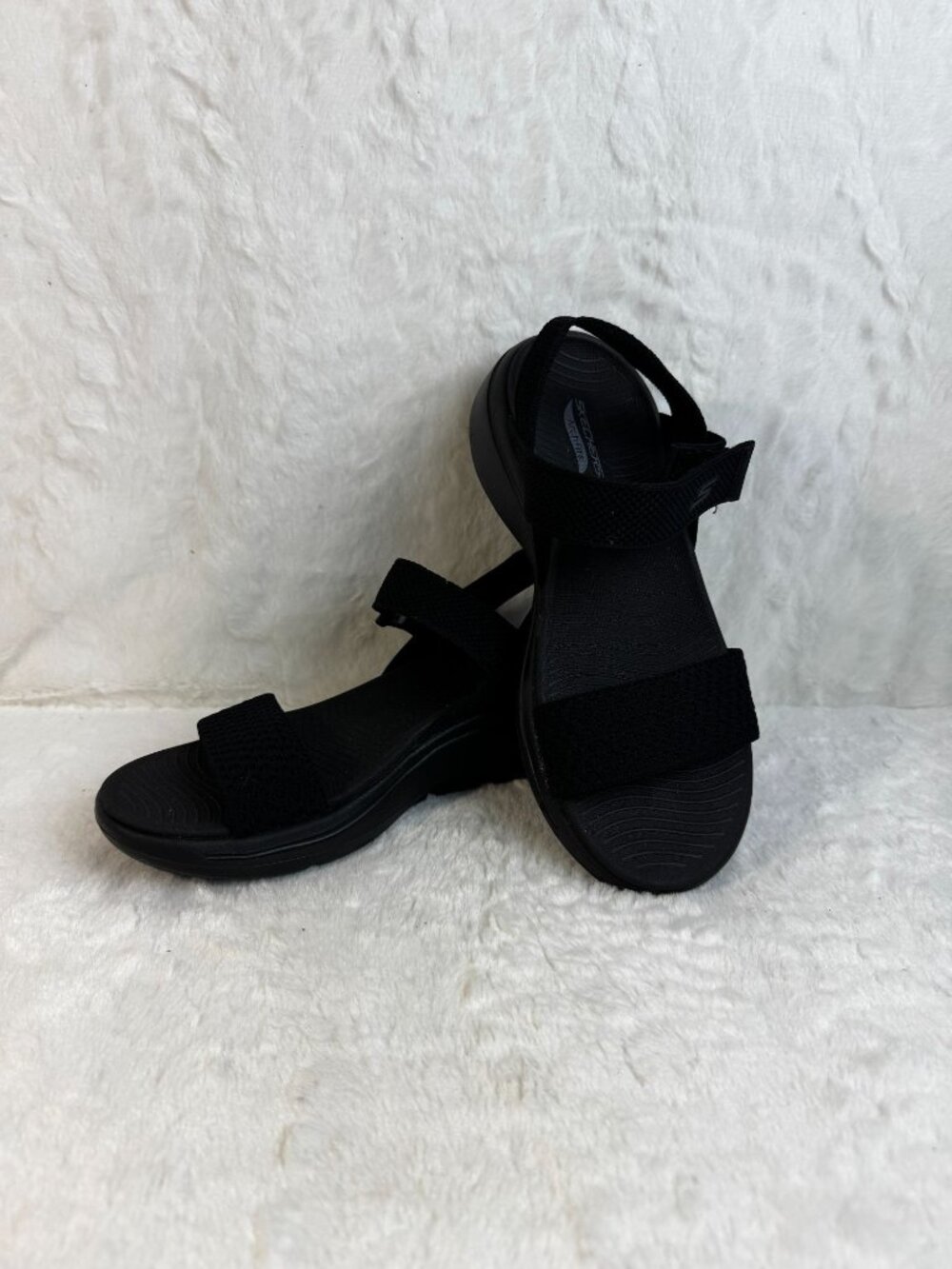 Skechers Women's GO WALK Arch Fit 2.0 - Annie Athletic Sandal Adjustable Straps - Picture 2 of 9